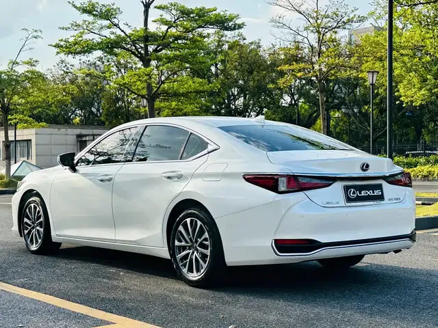 2021 Lexus ES 200 Excellence