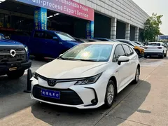 2022 Toyota Corolla 1.8L Hybrid E-CVT, белый — фото 1