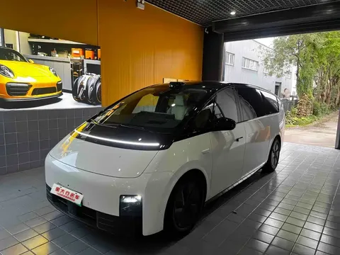2024 Li Auto MEGA Ultra