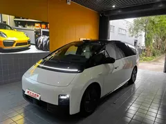 2024 Li Auto MEGA Ultra, белый — фото 1
