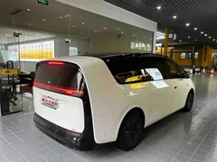 2024 Li Auto MEGA Ultra, белый — фото 4