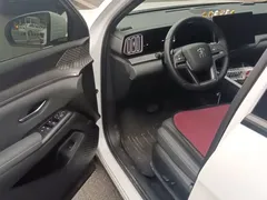 2025 BYD Song Pro 2nd Gen Smart Drive DM-i PHEV 75km Exceed, белый — фото 17