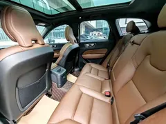 2024 Volvo XC60 T8 PHEV Long Range 4WD Luxury, белый — фото 10