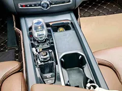 2024 Volvo XC60 T8 PHEV Long Range 4WD Luxury, белый — фото 14