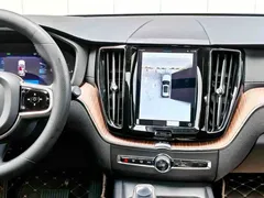 2024 Volvo XC60 T8 PHEV Long Range 4WD Luxury, белый — фото 15