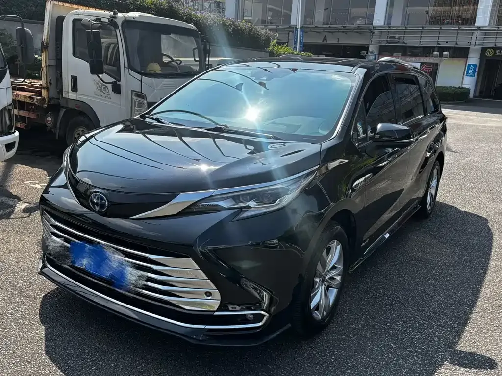 2021 Toyota Sienna 2.5L Hybrid Platinum