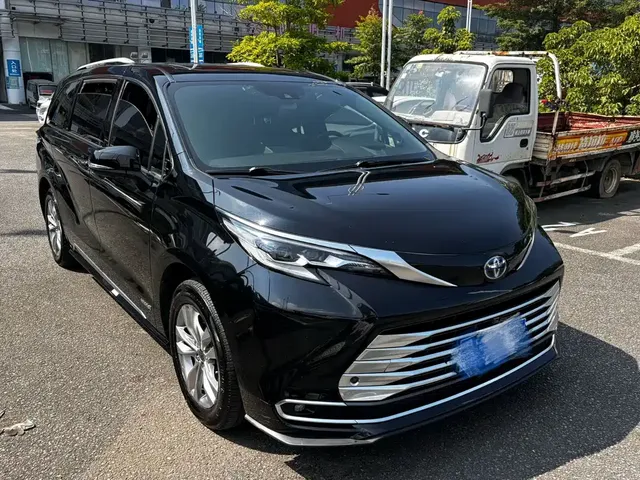 2021 Toyota Sienna 2.5L Hybrid Platinum