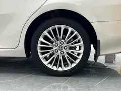 2021 Toyota Camry Hybrid 2.5HGVP Leading — фото 11