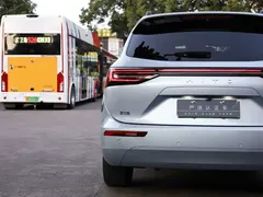 2024 Aito M7 1.5T Smart Driving 4WD Max 5-seat, синий — фото 18