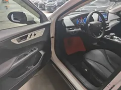 2023 Hongqi E-QM5 EV 620km PLUS, белый — фото 16