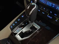 2021 Toyota Alphard Hybrid 2.5L Luxury, белый — фото 12