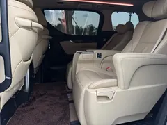 2021 Toyota Alphard Hybrid 2.5L Luxury, белый — фото 15