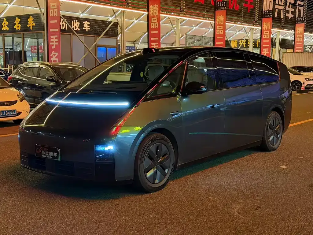2024 Li Auto MEGA Ultra