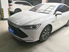2024 BYD Qin PLUS Honor DM-i PHEV 55km Leading, белый — фото 1