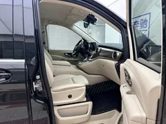 2022 Mercedes-Benz V-Class V 260 L Long Wheelbase Premium, чёрный — фото 38
