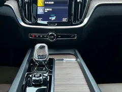 2022 Volvo S60 B4 Luxury, синий — фото 15