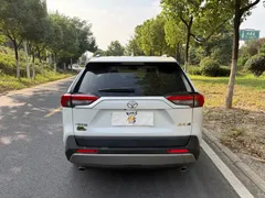 2023 Toyota RAV4 2.0L CVT 2WD Fashion Plus, белый — фото 12