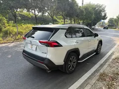 2023 Toyota RAV4 2.0L CVT 2WD Fashion Plus, белый — фото 13