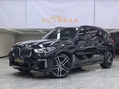 2022 BMW X5 40Li Premium M Sport Package, чёрный — фото 1