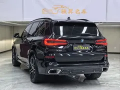 2022 BMW X5 40Li Premium M Sport Package, чёрный — фото 4