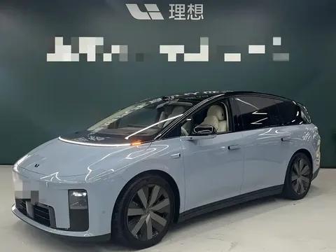 2025 Li Auto i8 Standard