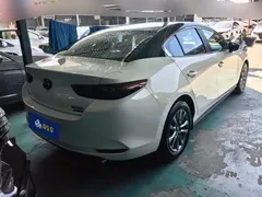 2022 Mazda 3 2.0L AT, белый — фото 3
