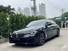 2022 BMW 5 Series 530Li Premium M Sport Package, чёрный — фото 1
