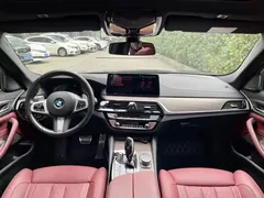 2022 BMW 5 Series 530Li Premium M Sport Package, чёрный — фото 5