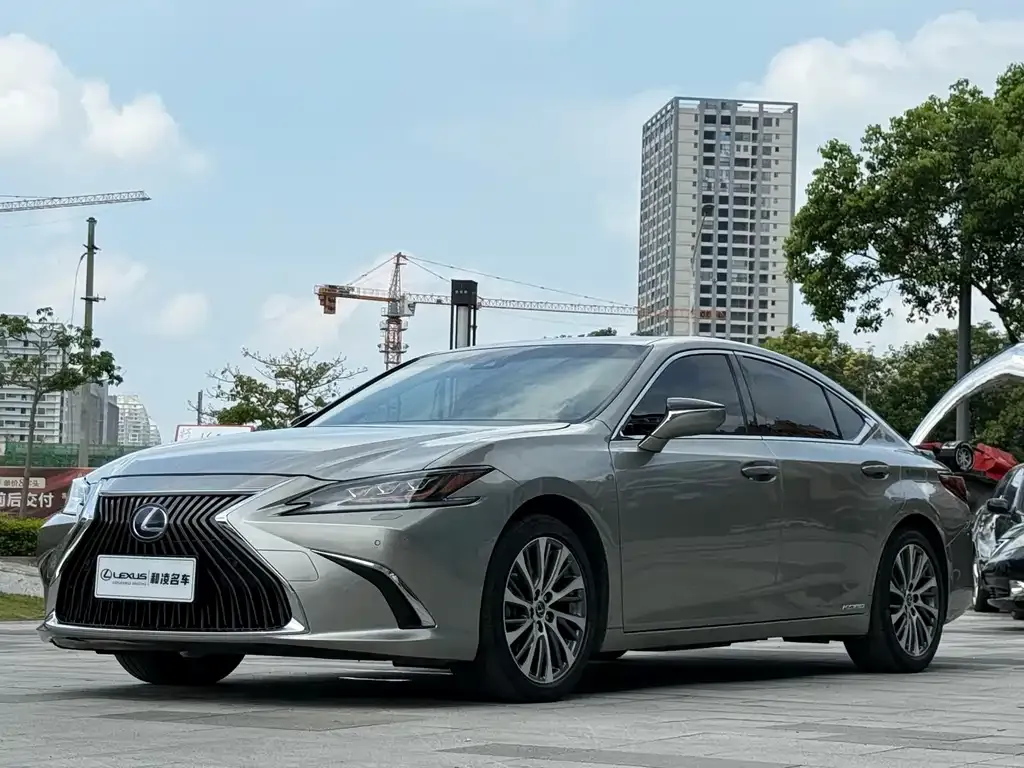 2020 Lexus ES 300h Premium