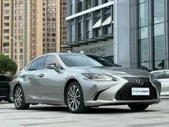 2020 Lexus ES 300h Premium — фото 3