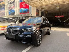 2021 BMW X5 xDrive40i M Sport Package, чёрный — фото 1