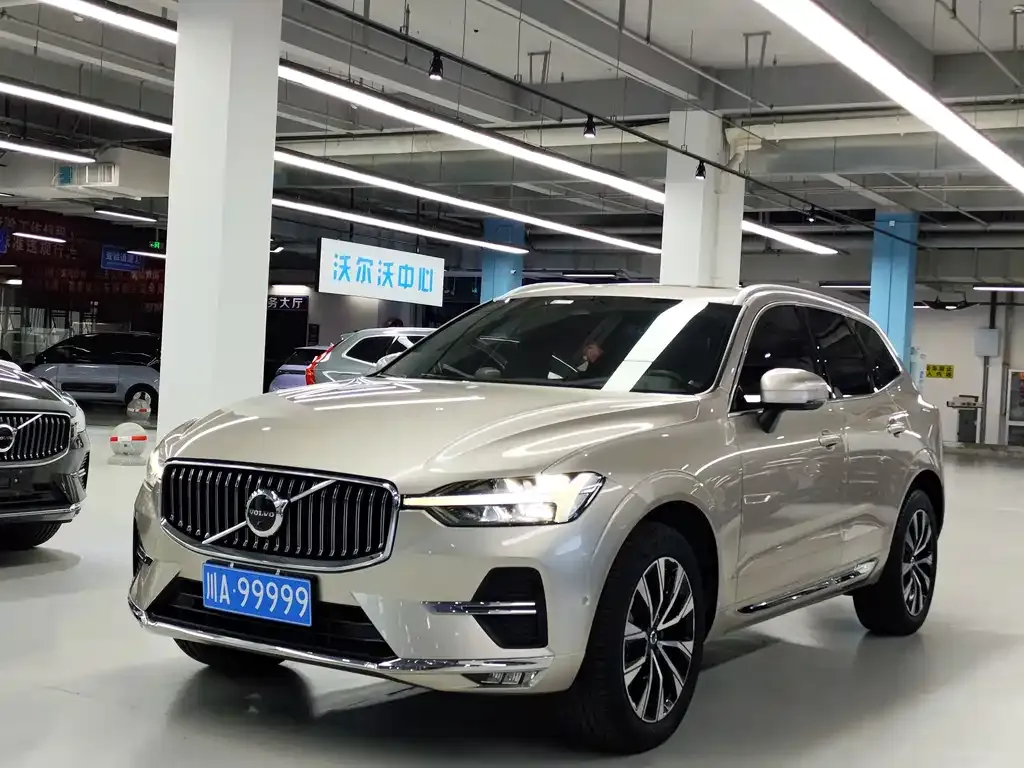 2023 Volvo XC60 4WD Luxury