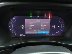 2023 Volvo XC40 Luxury, белый — фото 4