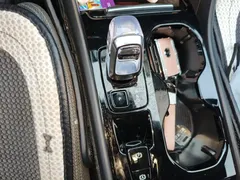 2023 Volvo XC40 Luxury, белый — фото 7