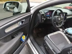 2023 Volvo XC40 Luxury, белый — фото 14