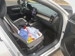 2023 Volvo XC40 Luxury, белый — фото 18