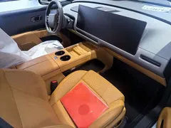 2025 Li Auto i8 Standard, белый — фото 7