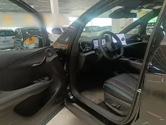 2025 BYD Dolphin Smart Driving 410km Fashion, чёрный — фото 16