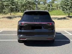 2025 Aito M8 EV Max+ 6-Seat Long Range 192-line Lidar, чёрный — фото 5