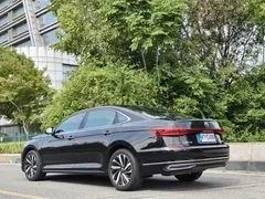2022 Volkswagen Passat 330TSI Premium, чёрный — фото 7