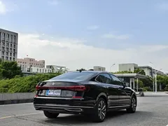 2022 Volkswagen Passat 330TSI Premium, чёрный — фото 9