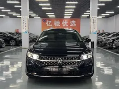 2022 Volkswagen Passat 330TSI Premium, чёрный — фото 2