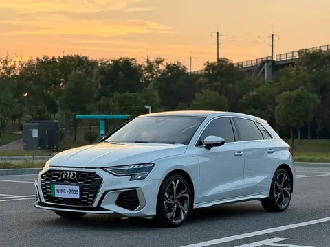 2022 Audi A3 Sportback 35 TFSI Luxury Sport