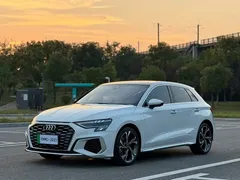 2022 Audi A3 Sportback 35 TFSI Luxury Sport, белый — фото 1