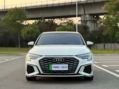 2022 Audi A3 Sportback 35 TFSI Luxury Sport, белый — фото 2