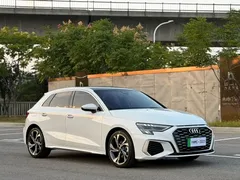 2022 Audi A3 Sportback 35 TFSI Luxury Sport, белый — фото 3