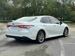 2019 Toyota Camry Hybrid 2.5HG Luxury, белый — фото 6