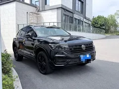 2021 Volkswagen Touareg 3.0TSI Black Sport Package, чёрный — фото 2