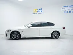 2022 BMW 5 Series 535Le PHEV M Sport Package, белый — фото 9