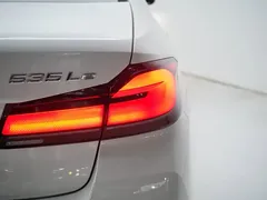 2022 BMW 5 Series 535Le PHEV M Sport Package, белый — фото 13